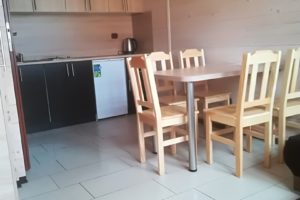 Domki drewniane jadalnia kuchnia